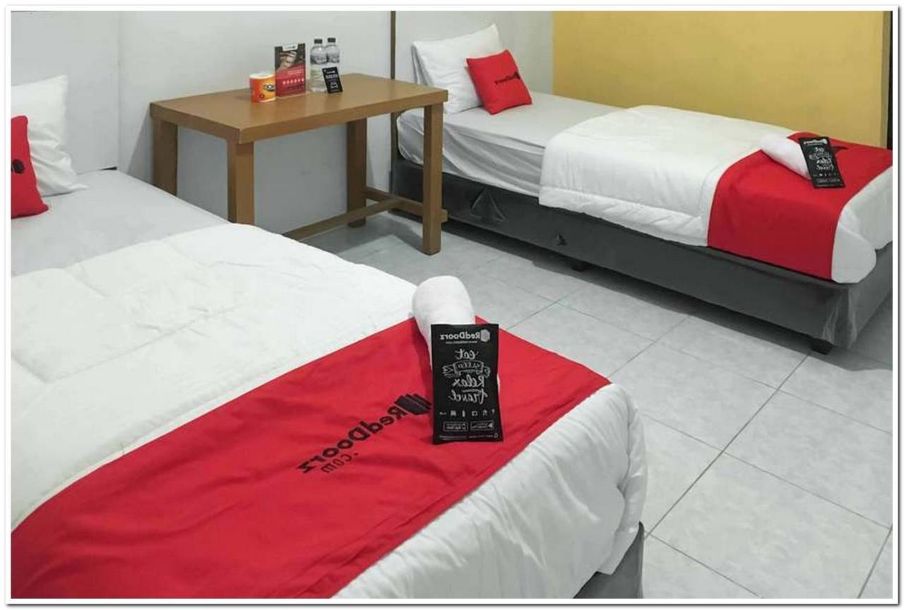 Hotel Reddoorz @ Simpang Pos Medan Extérieur photo