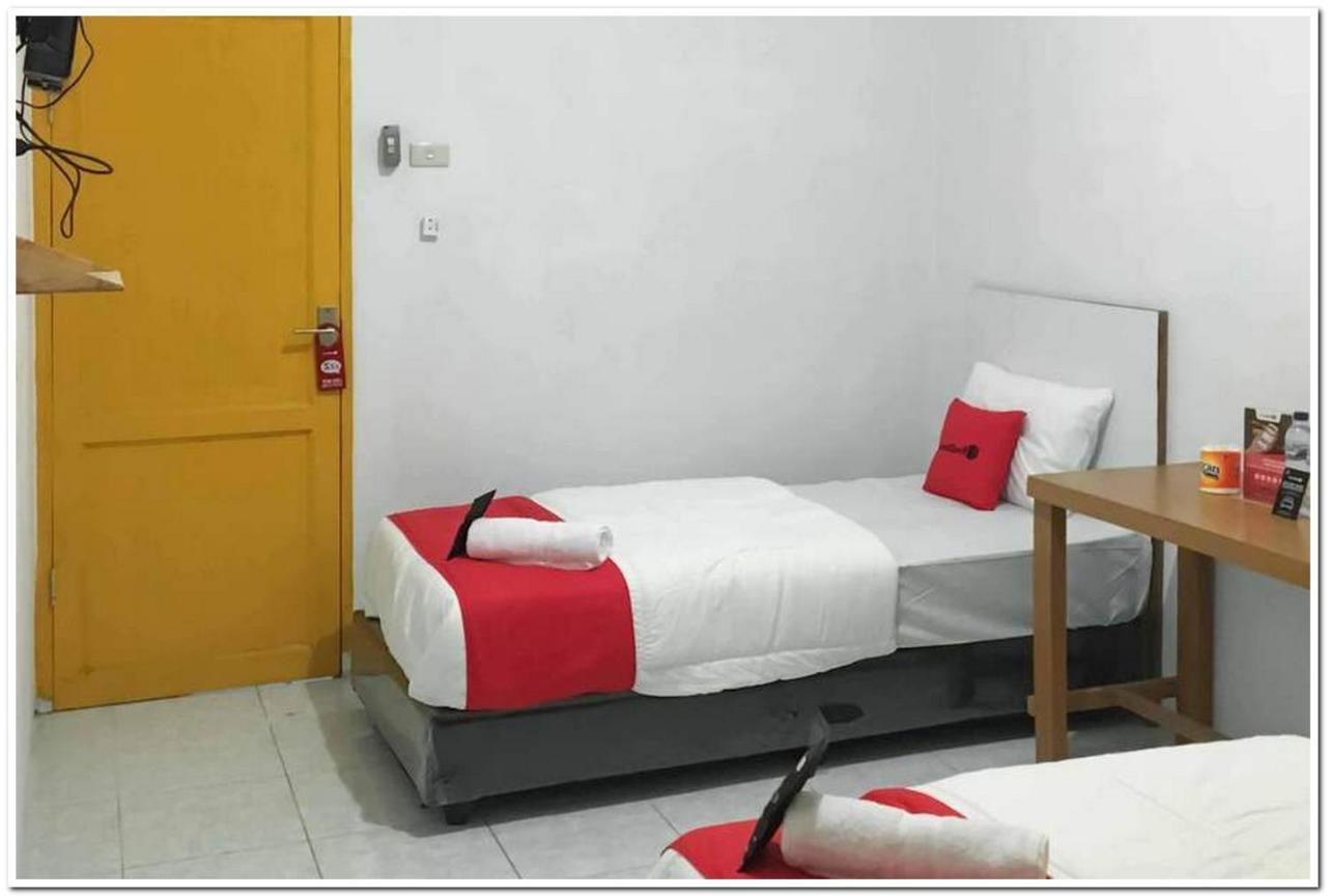 Hotel Reddoorz @ Simpang Pos Medan Extérieur photo