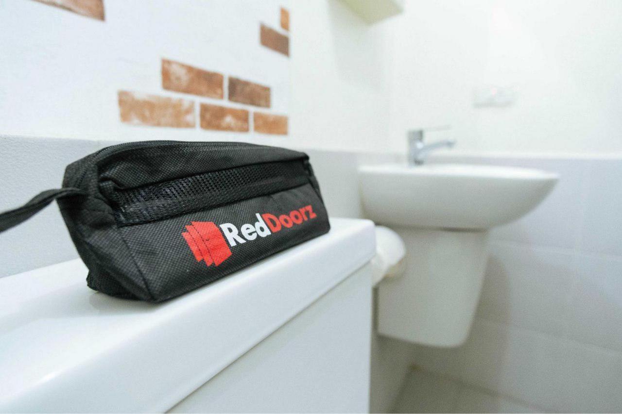 Hotel Reddoorz @ Simpang Pos Medan Extérieur photo