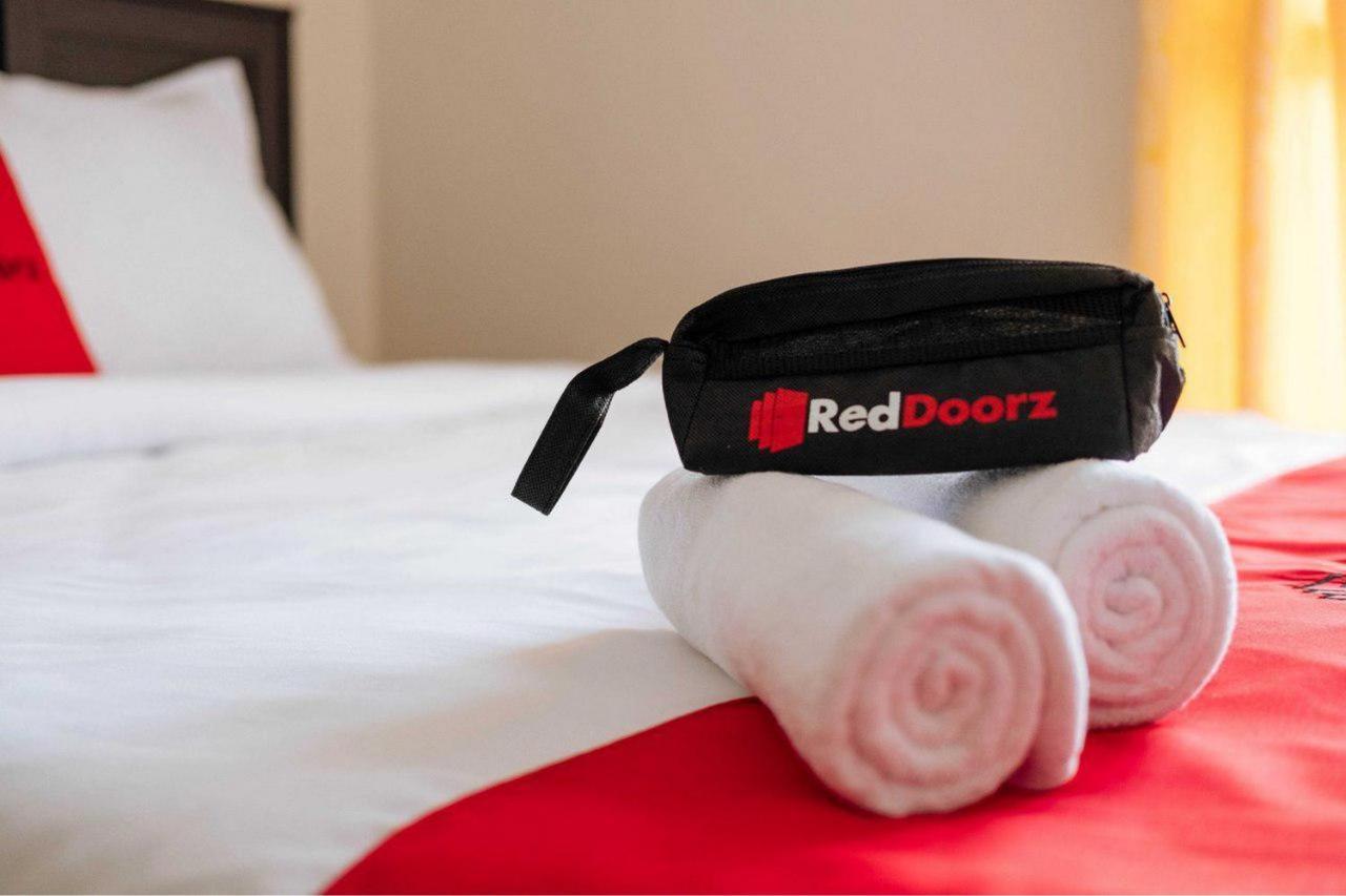 Hotel Reddoorz @ Simpang Pos Medan Extérieur photo